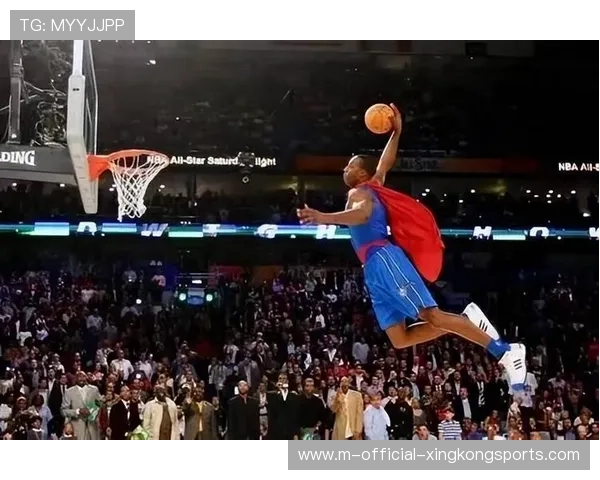 NBA超人扣篮飞跃三人，惊呆裁判——巅峰瞬间的火热震撼