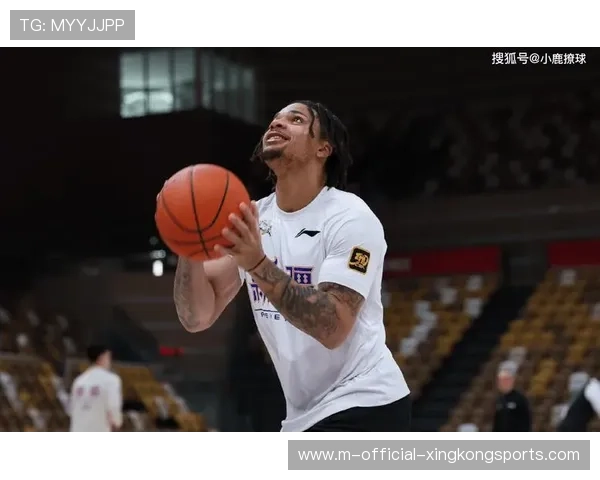 新疆男篮敲定第三外援,2米01锋线强力加盟,场均19分6篮板,新疆男篮第三阶段外援