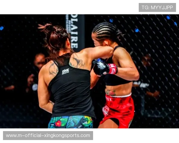 燃爆全场!运动员燃情拼搏,终极一击力压对手! 燃爆全场!运动员燃情拼搏,终极一击力压对手!