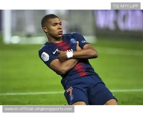 登贝莱VS姆巴佩:金球之争暗藏兄弟情深与俱乐部恩怨,登贝莱是哪国球员 登贝莱VS姆巴佩:金球之争暗藏兄弟情深与俱乐部恩怨,登贝莱是哪国球员