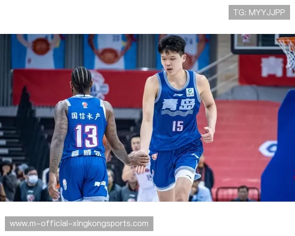 青岛总经理笑称：买断费连杨瀚森伙食费都不够，青岛男篮杨瀚森身高